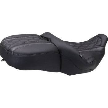 MUSTANG Deluxe One-Piece, 2-Up Seat - Diamond - Black Stitch - FLT/FLH '23-'25 89411