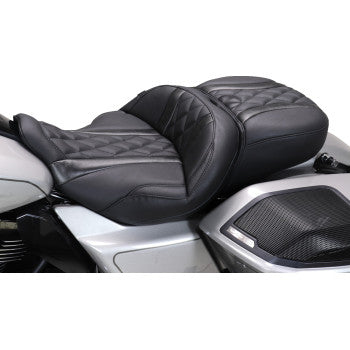 MUSTANG Deluxe One-Piece, 2-Up Seat - Diamond - Black Stitch - FLT/FLH '23-'25 89411