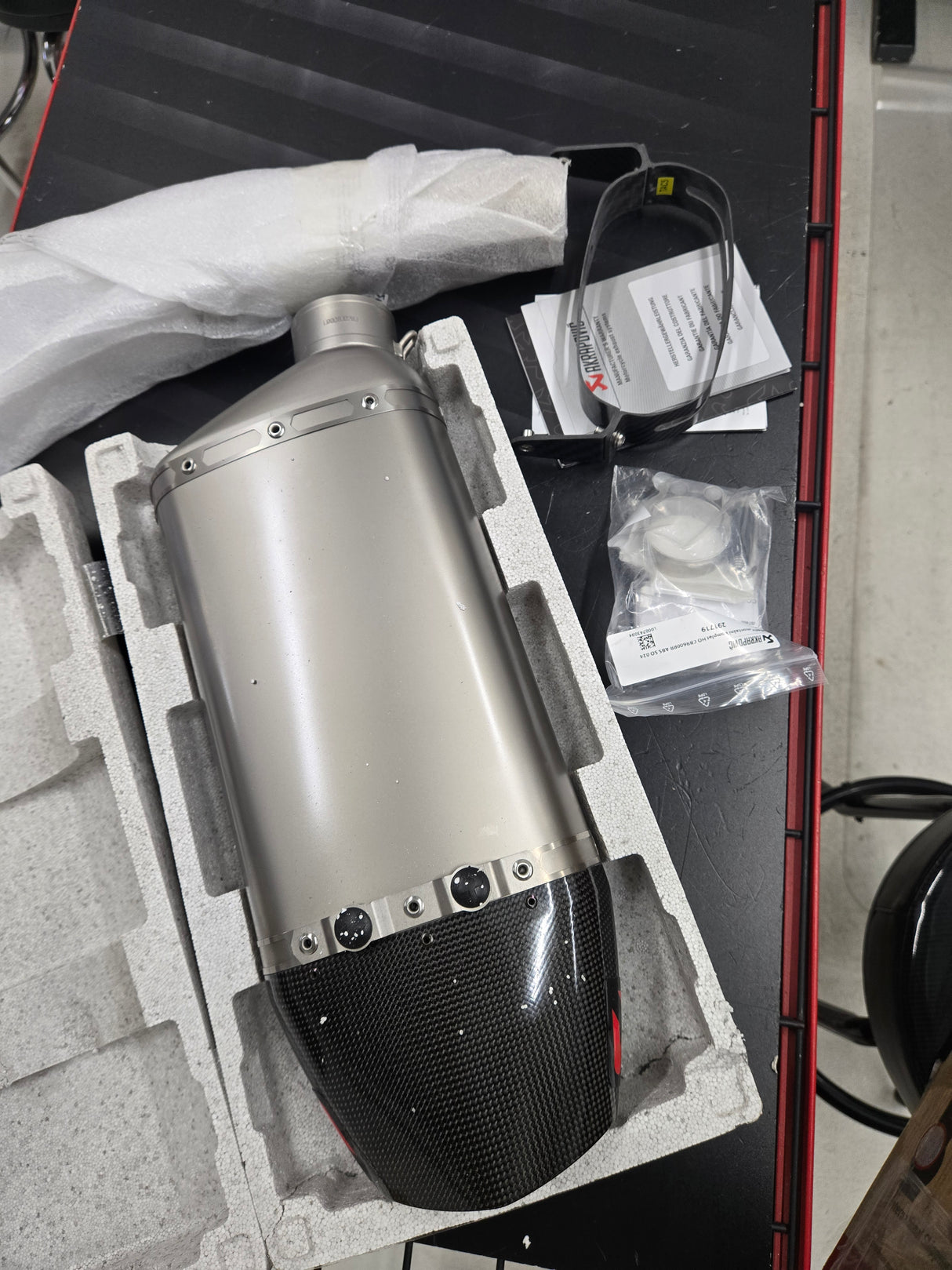 OPEN BOX AKRAPOVIC Slip-On Line Muffler - Titanium - CBR600RR 2021 -2025 1811-4705  S-H6SO17-HACT